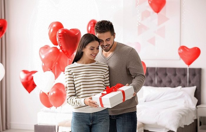 7 Amazing Valentine Gift Ideas for Your Girlfriend by Toqir Younis - Ourboox.com