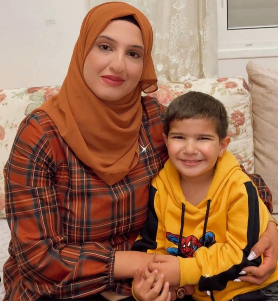 أمي تفاجئني by rania - Ourboox.com