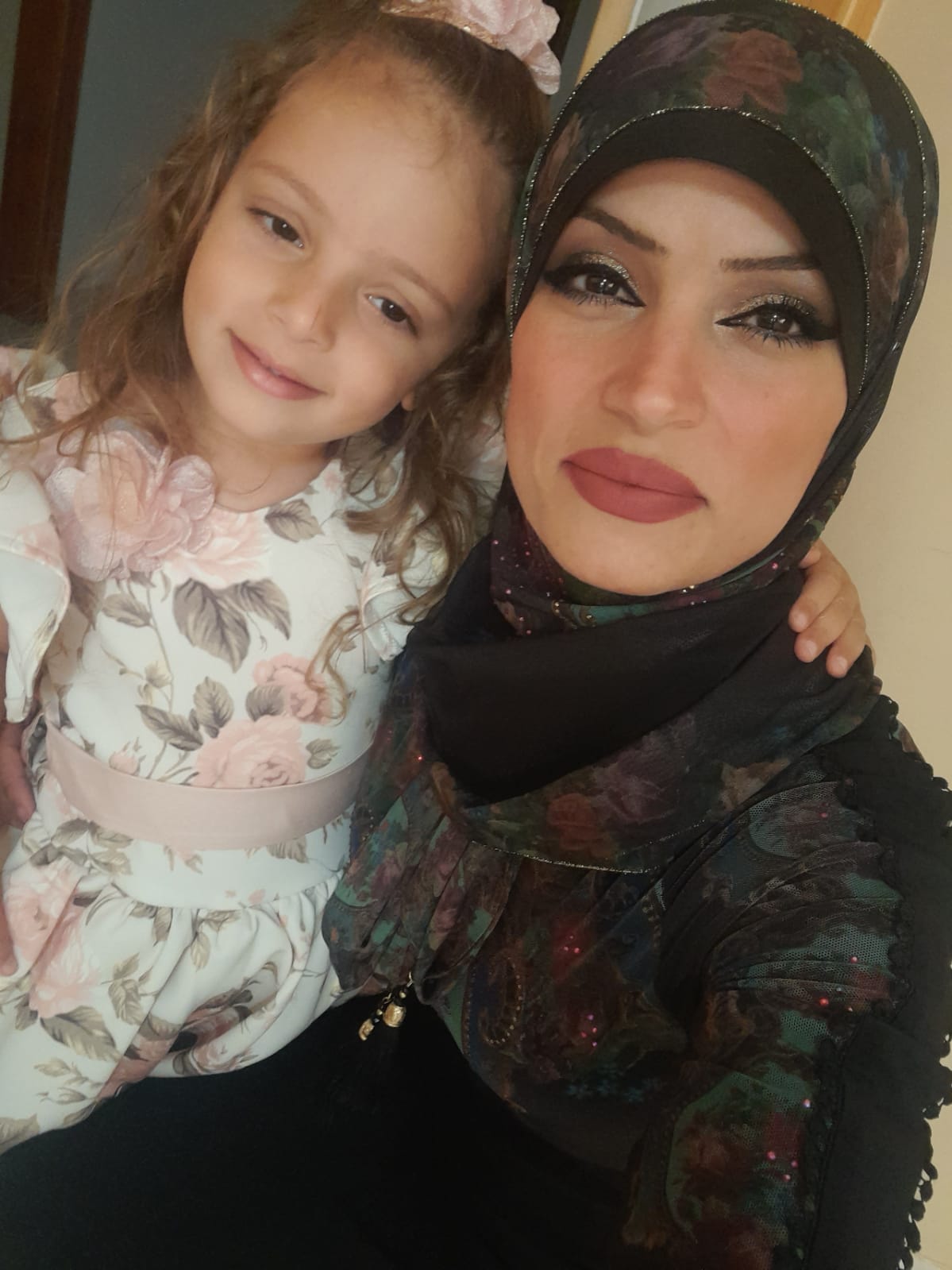 أمي تفاجئني by rania - Ourboox.com