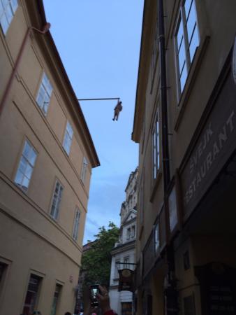 הסיפור על השלמה התלוי by shlomo - Ourboox.com