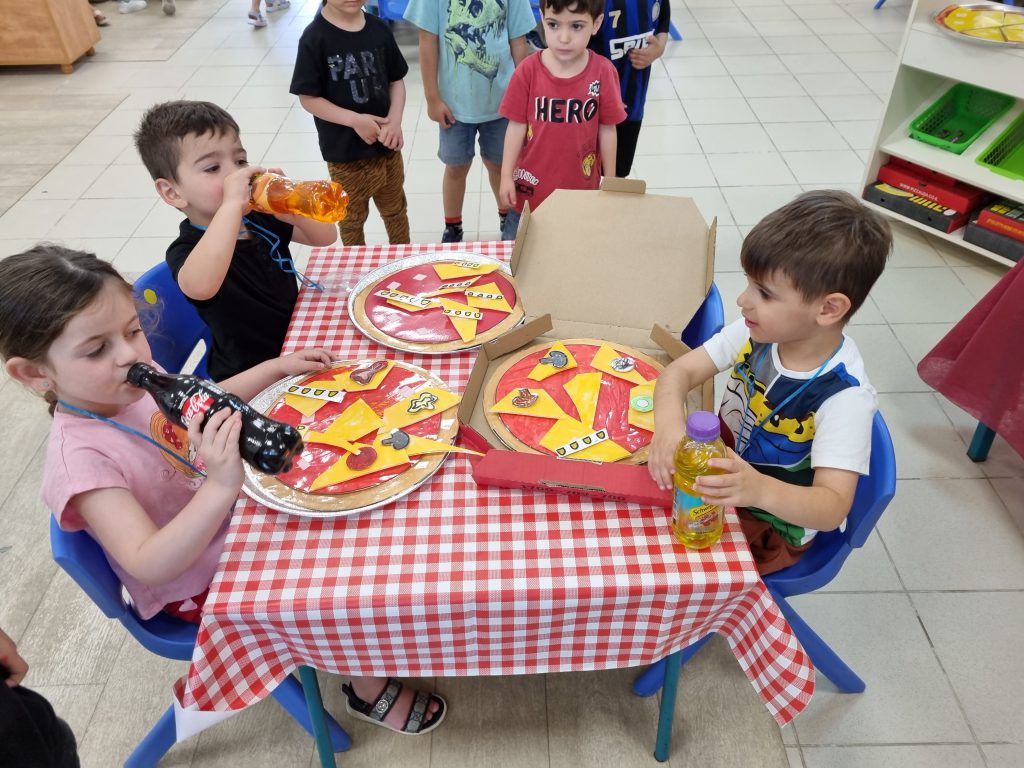 הפיצרייה של גן איילון by sapir bar haim - Illustrated by ילדי גן איילון, באר יעקב - Ourboox.com