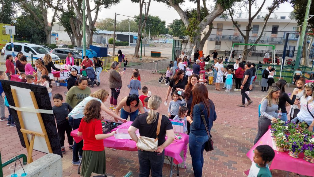 יום המעשים הטובים by miki geha - Ourboox.com