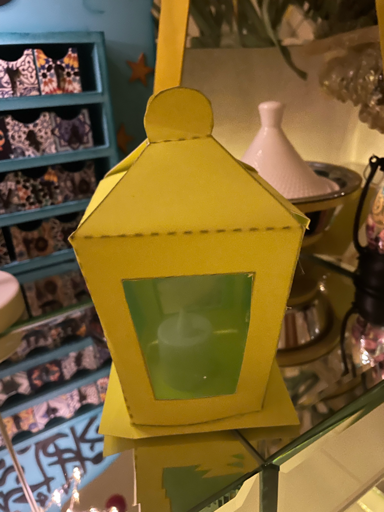 الفوانيس by maya al abbasi - Illustrated by مايا العباسي  - Ourboox.com