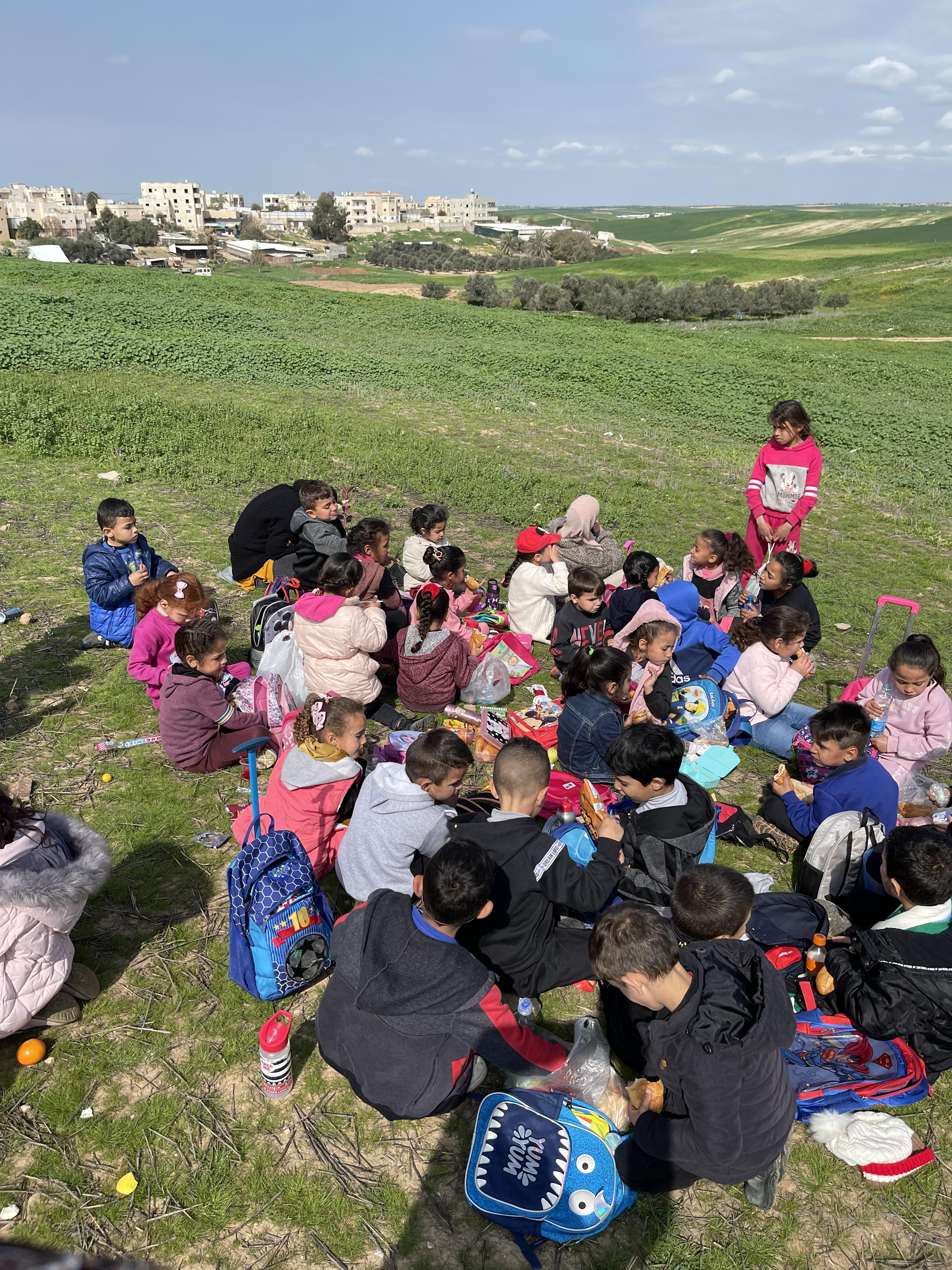 جوله في احضان الطبيعه by ABRAR - Illustrated by بستان المناهل - Ourboox.com