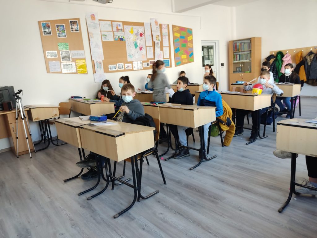 Musical Instruments Made With Recycled Materials by Aytaç - Ourboox.com