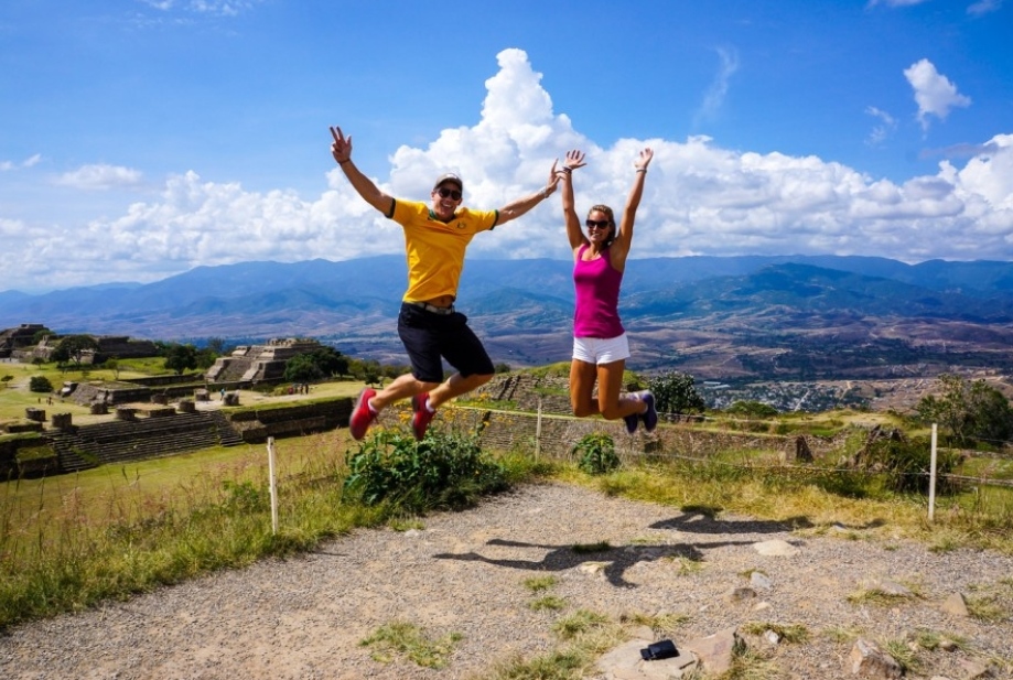 Ateliers d’écriture créative by e P - Illustrated by Eleonora - Ourboox.com