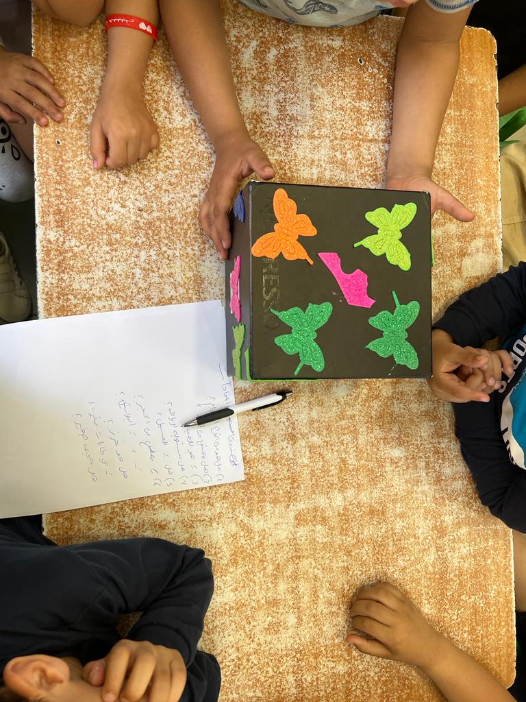 أسرار صندوق الأزرار by mysona hasarmi - Illustrated by إنتاج وإبداع أطفال بستان الأزهار- المزرعة - Ourboox.com