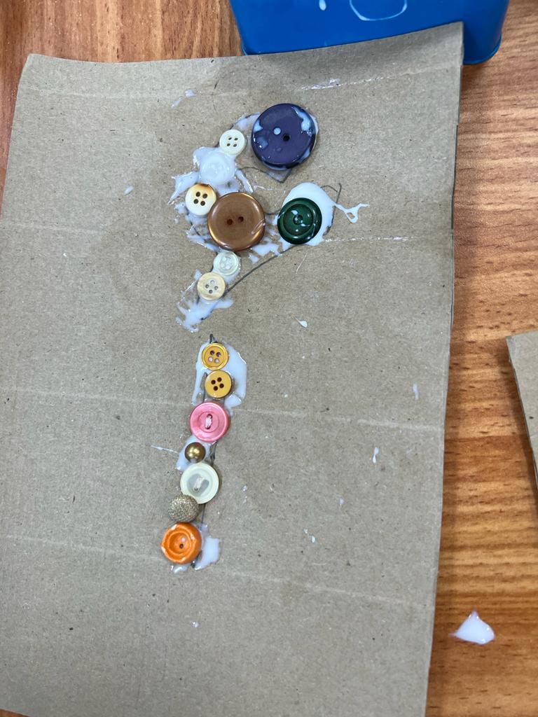 أسرار صندوق الأزرار by mysona hasarmi - Illustrated by إنتاج وإبداع أطفال بستان الأزهار- المزرعة - Ourboox.com