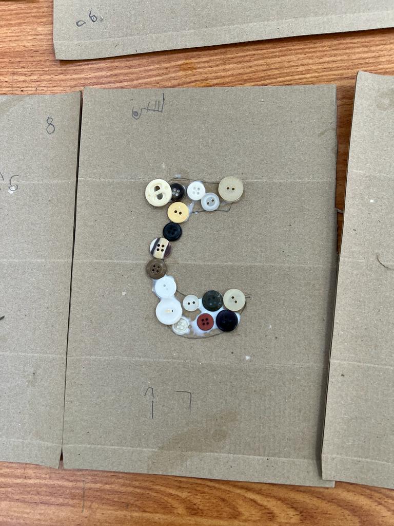 أسرار صندوق الأزرار by mysona hasarmi - Illustrated by إنتاج وإبداع أطفال بستان الأزهار- المزرعة - Ourboox.com