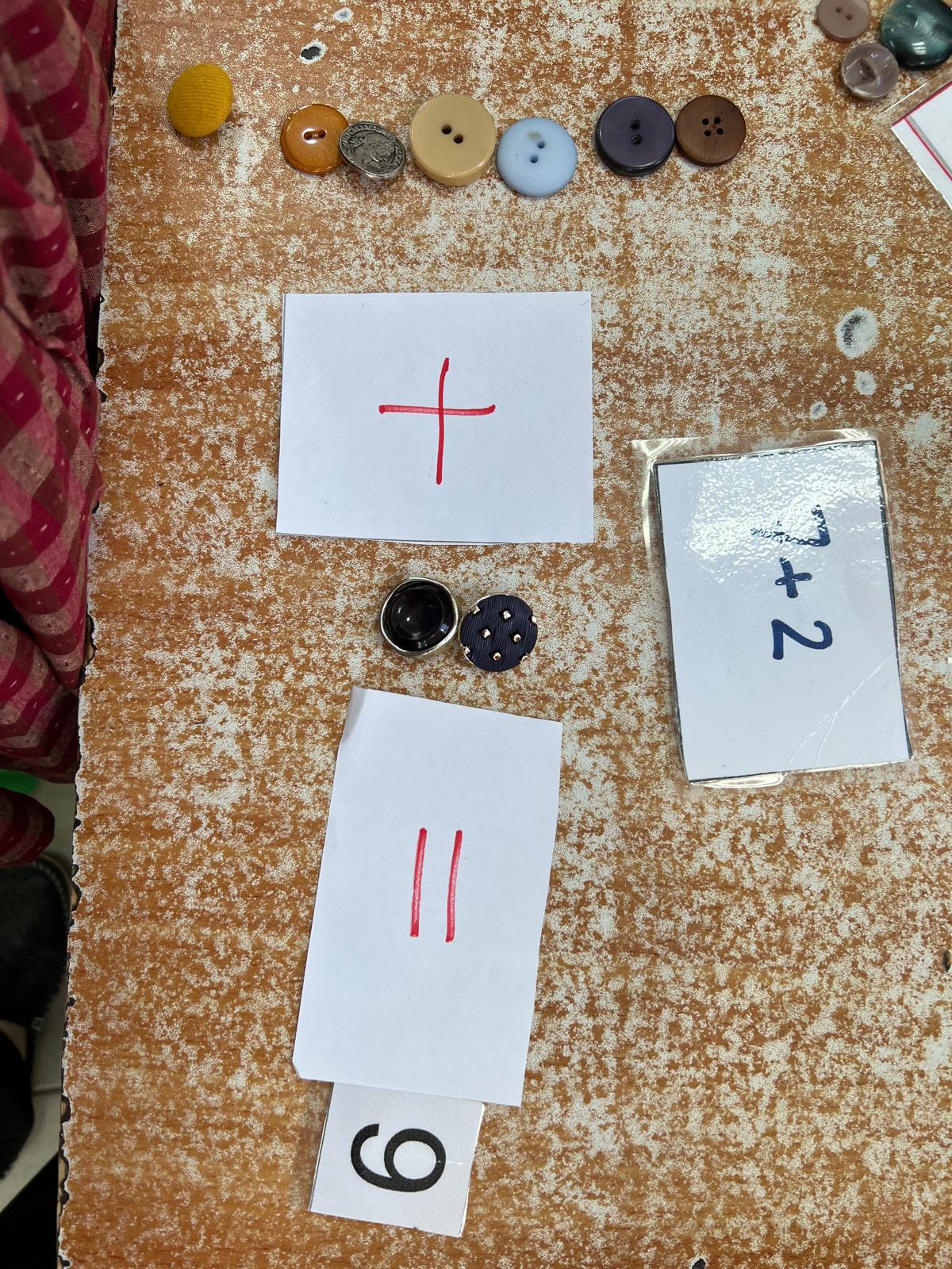 أسرار صندوق الأزرار by mysona hasarmi - Illustrated by إنتاج وإبداع أطفال بستان الأزهار- المزرعة - Ourboox.com