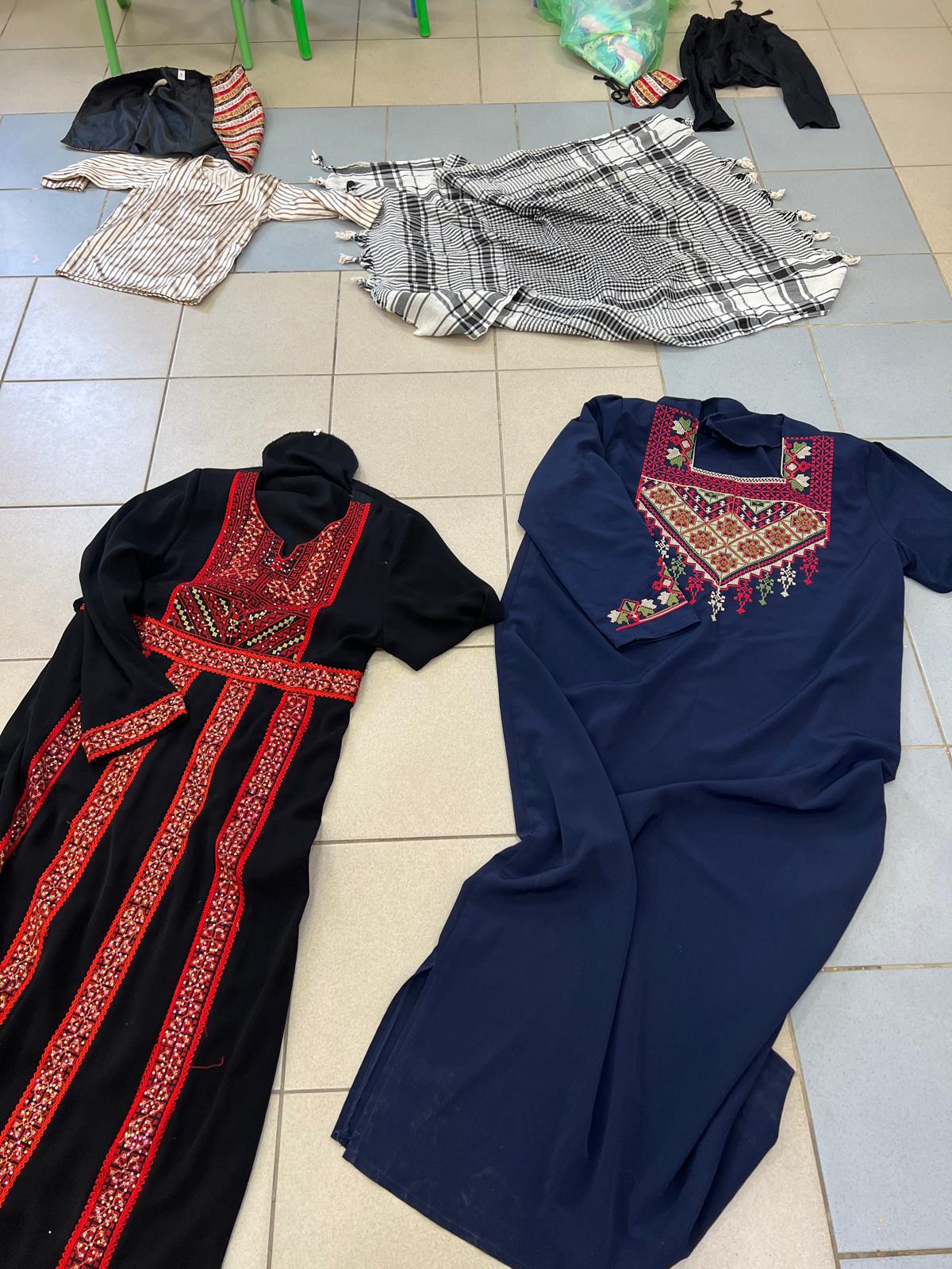 أسرار صندوق الأزرار by mysona hasarmi - Illustrated by إنتاج وإبداع أطفال بستان الأزهار- المزرعة - Ourboox.com