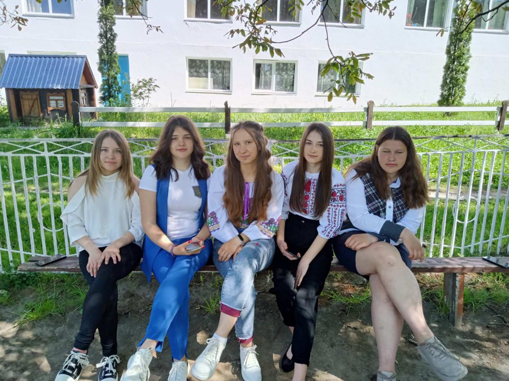 Книга наших шкільних років. Останній дзвінок 2022 by Оксана Анатоліївна Мартинюк вчитель зарубіжної літератури Перерослівського ліцею - Ourboox.com