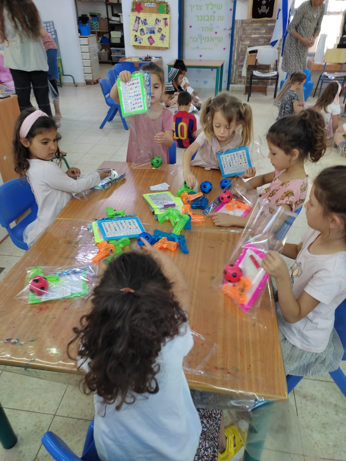 גן אלונים עושים חסדים by iris asher - Ourboox.com