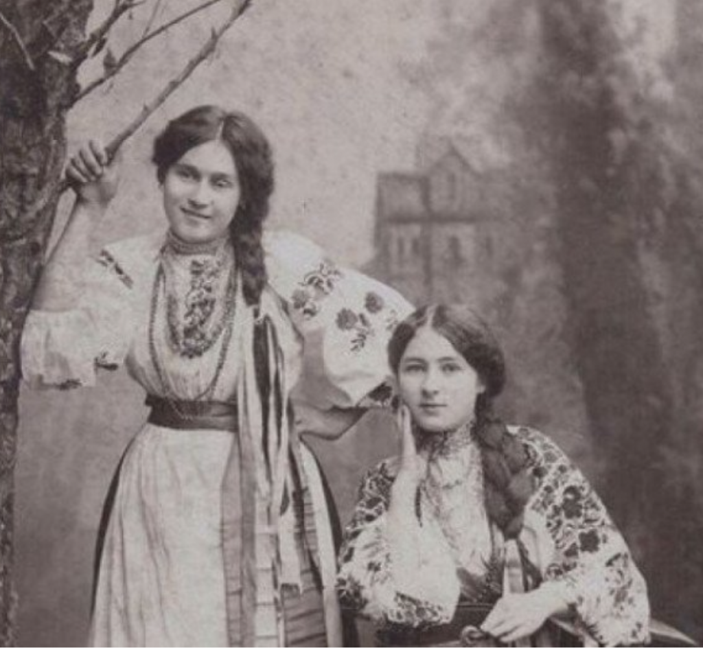 Орнаменти вишиванок різних регіонів України by Khrystyna Husak - Ourboox.com