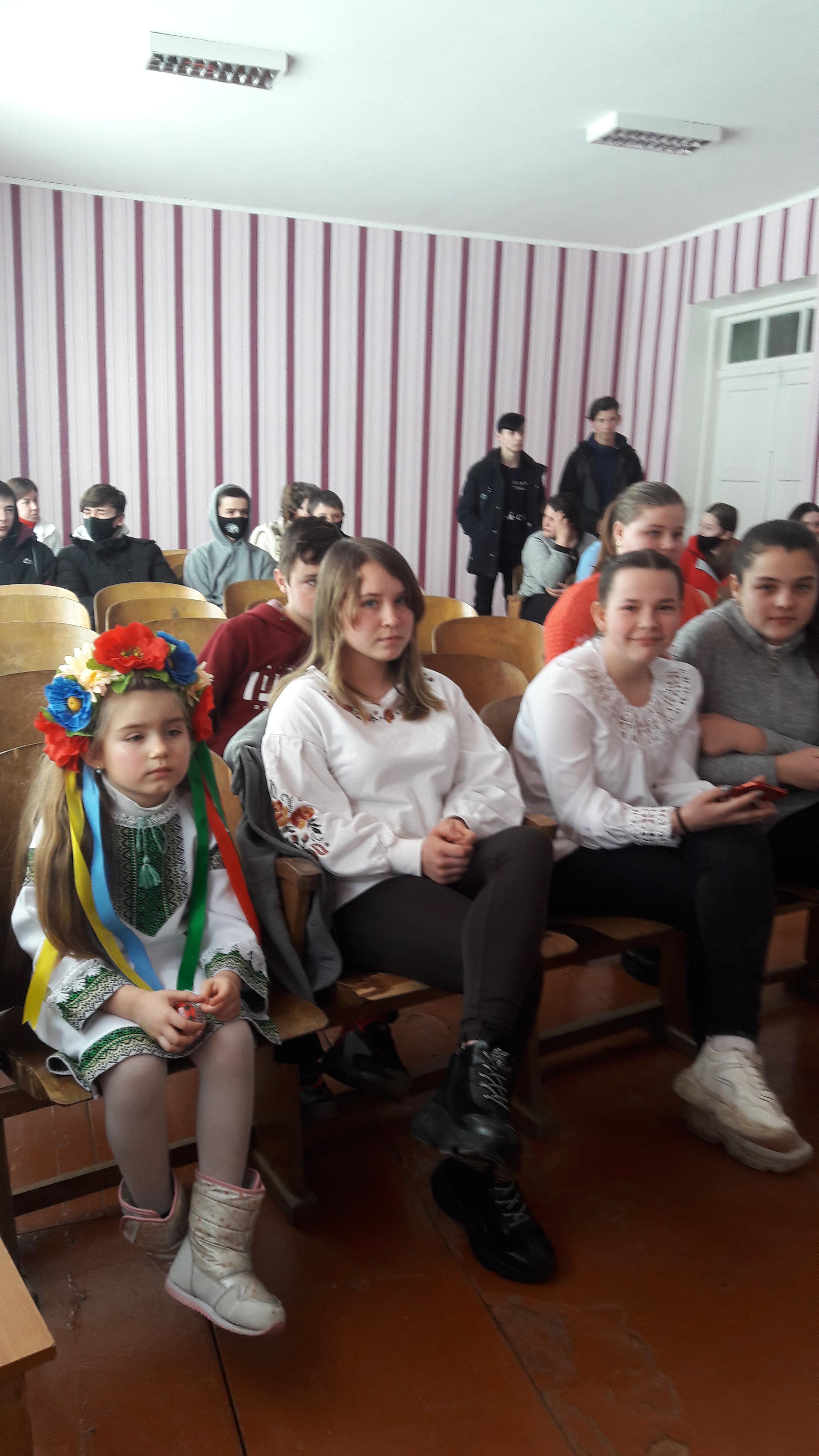 Книга наших шкільних років. Останній дзвінок 2022 by Оксана Анатоліївна Мартинюк вчитель зарубіжної літератури Перерослівського ліцею - Ourboox.com