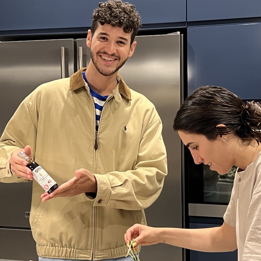 Bar Cooks up a Pizza Storm by Mel Rosenberg - מל רוזנברג - Ourboox.com