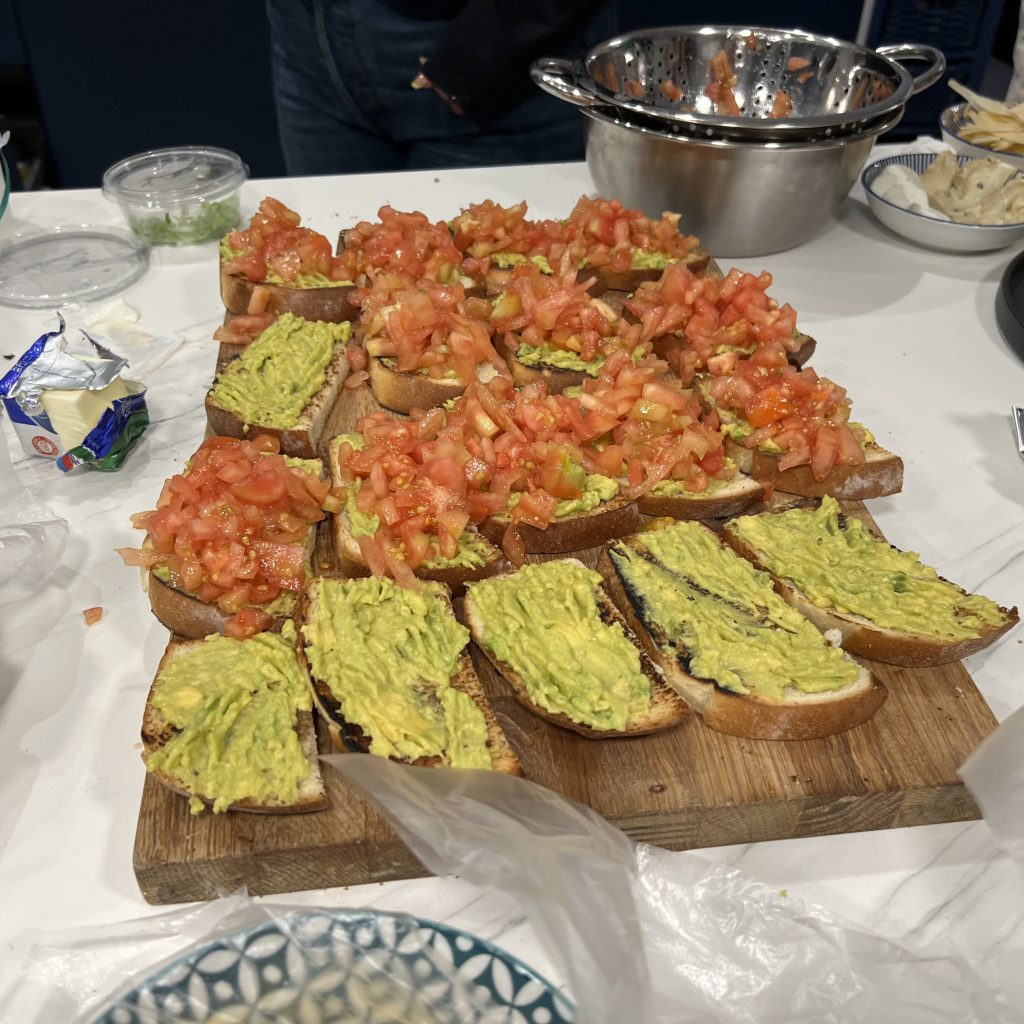 Bar Cooks up a Pizza Storm by Mel Rosenberg - מל רוזנברג - Ourboox.com