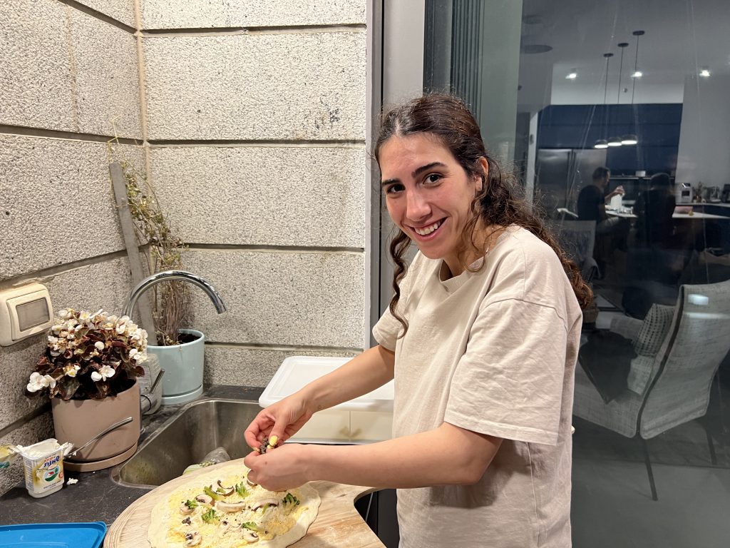 Bar Cooks up a Pizza Storm by Mel Rosenberg - מל רוזנברג - Ourboox.com