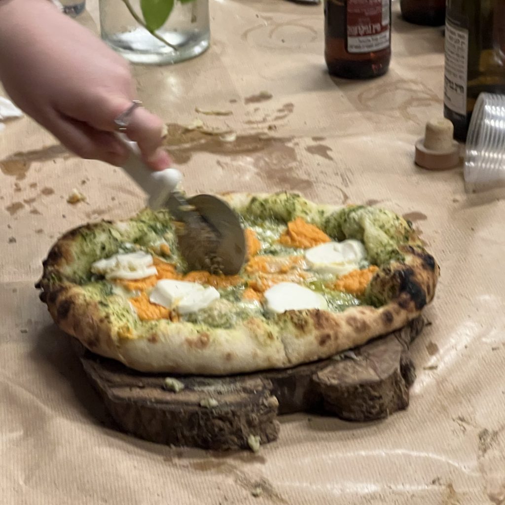 Bar Cooks up a Pizza Storm by Mel Rosenberg - מל רוזנברג - Ourboox.com