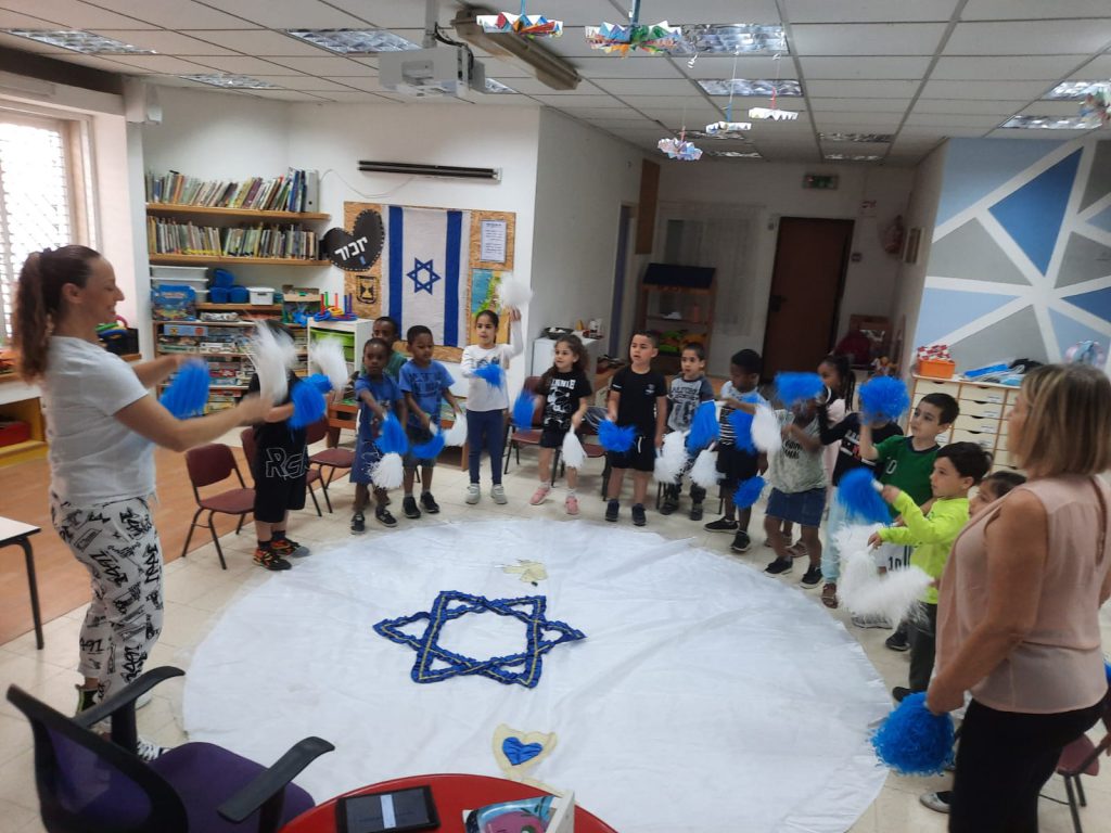 גן הרדוף חוגג יומולדת למדינה by inbar - Illustrated by עינבר אנג