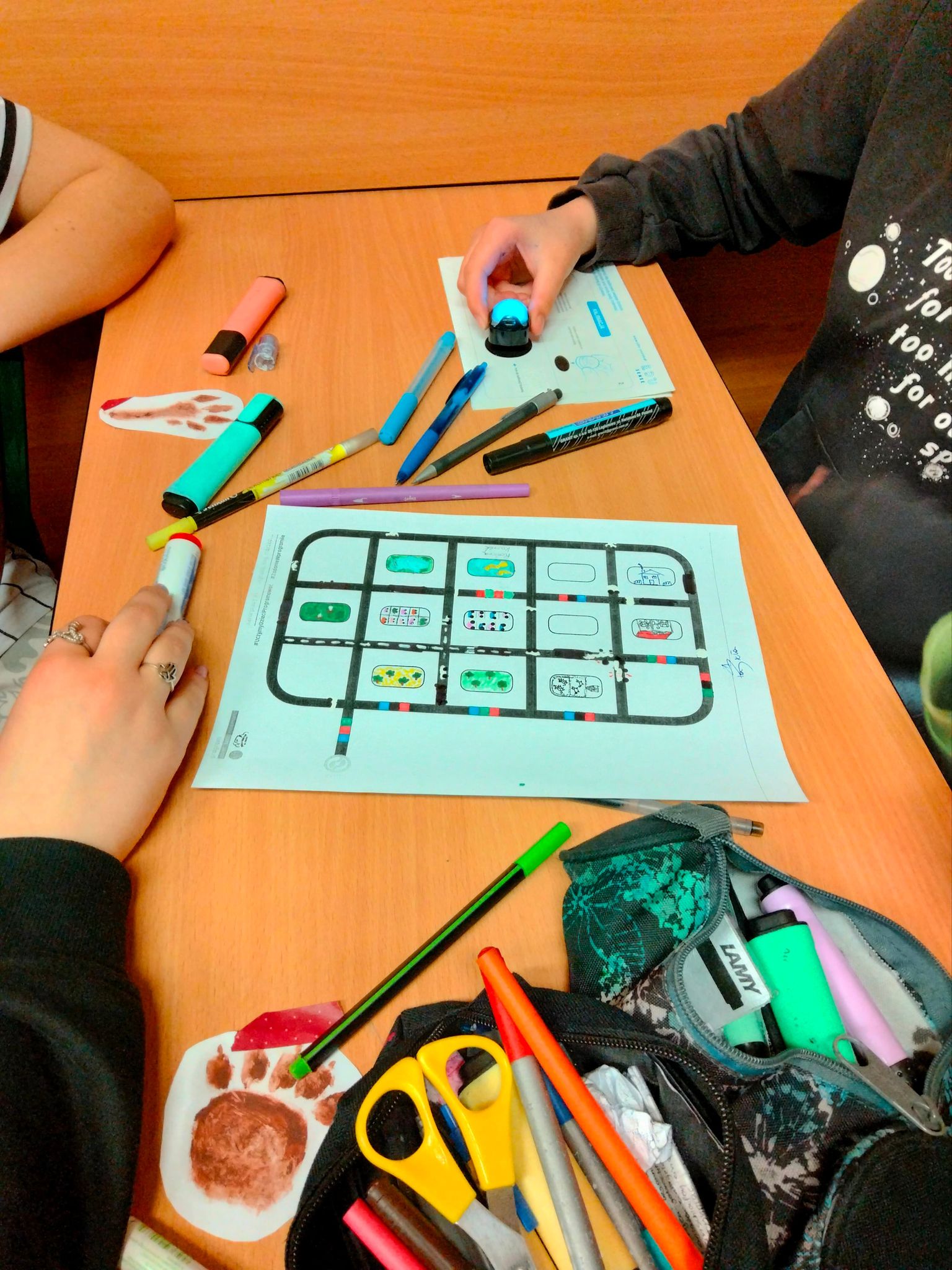 Korytarze- otwarte drzwi dla wędrówek zwierząt by KINGA CICHOWICZ - Ourboox.com