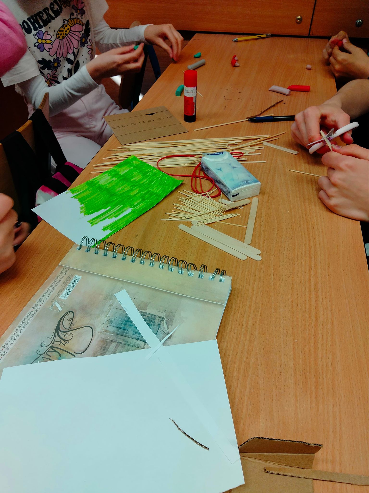 Korytarze- otwarte drzwi dla wędrówek zwierząt by KINGA CICHOWICZ - Ourboox.com