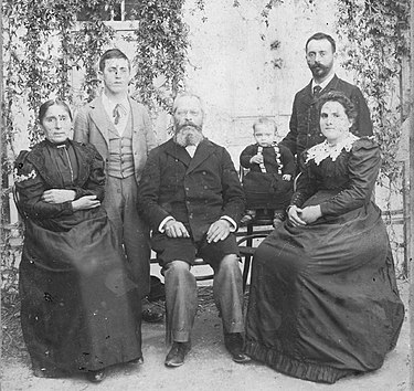 משפחת אברמוביץ’: זאב אברמוביץ’ by lihi hadad - Ourboox.com