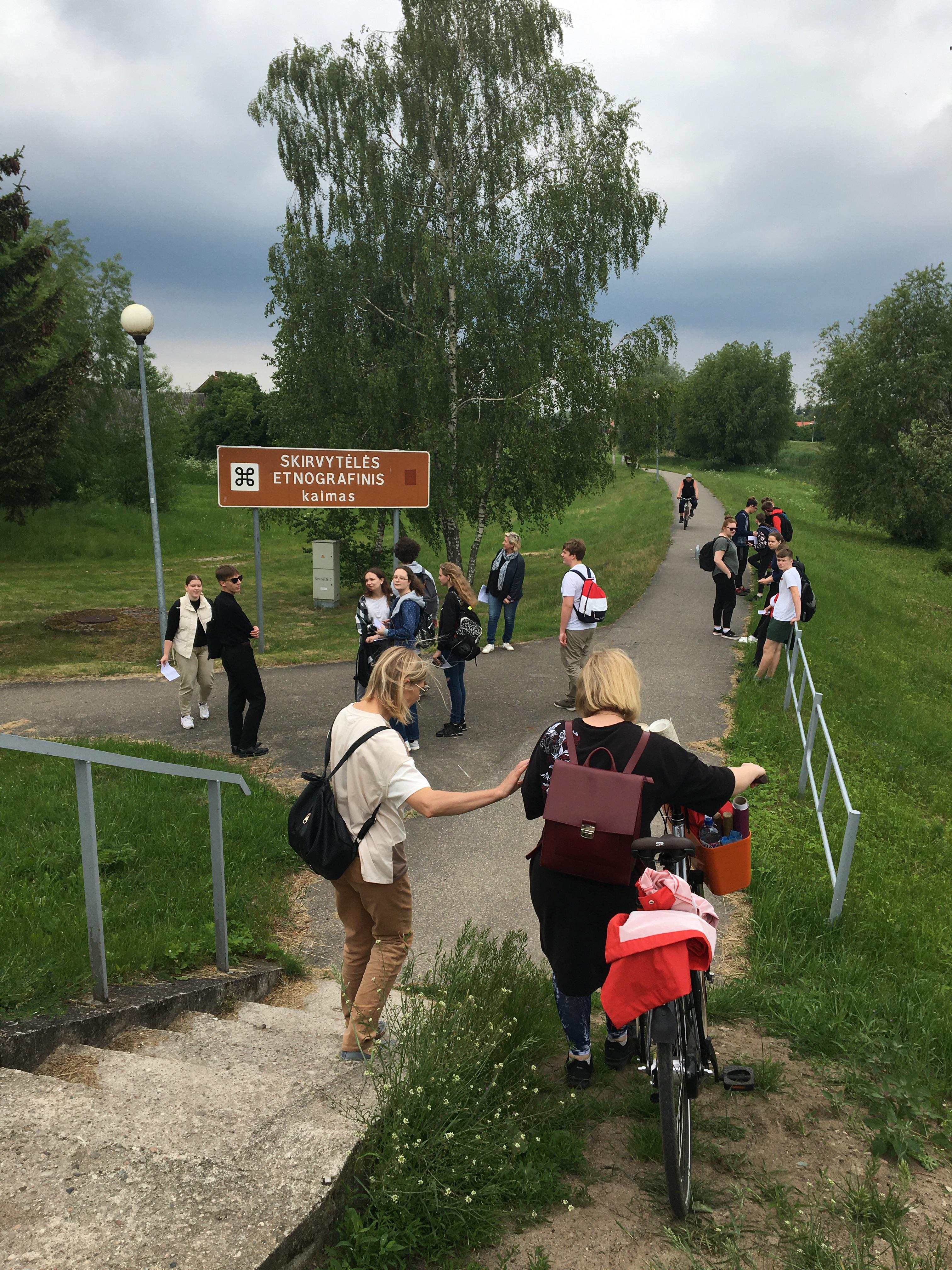 Jungtinis projektas „Pamoka kitaip“ by Pamoka kitaip - Illustrated by Mes iš Pamario krašto. Darnaus vystymosi tikslų siekimas. - Ourboox.com