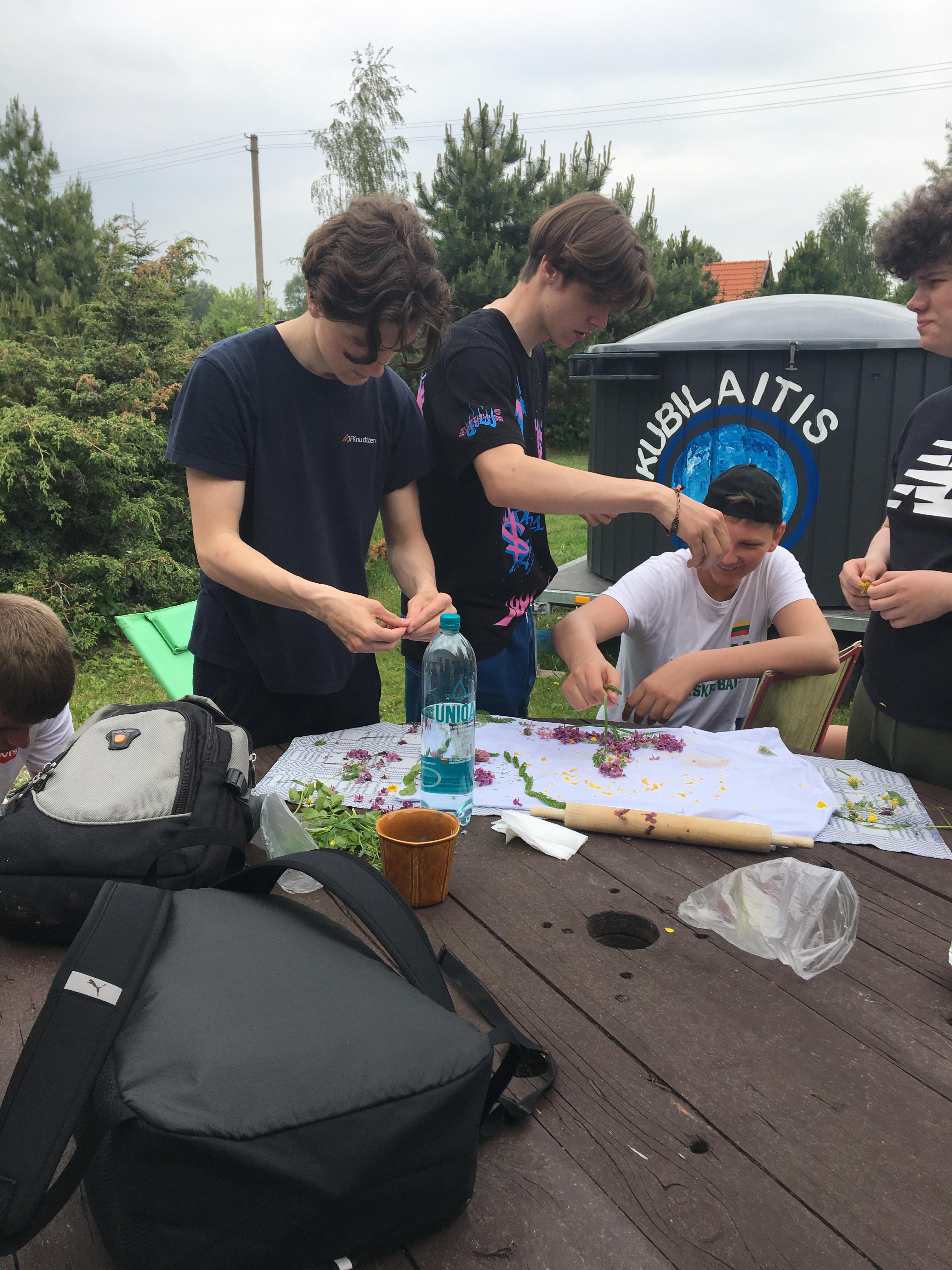 Jungtinis projektas „Pamoka kitaip“ by Pamoka kitaip - Illustrated by Mes iš Pamario krašto. Darnaus vystymosi tikslų siekimas. - Ourboox.com