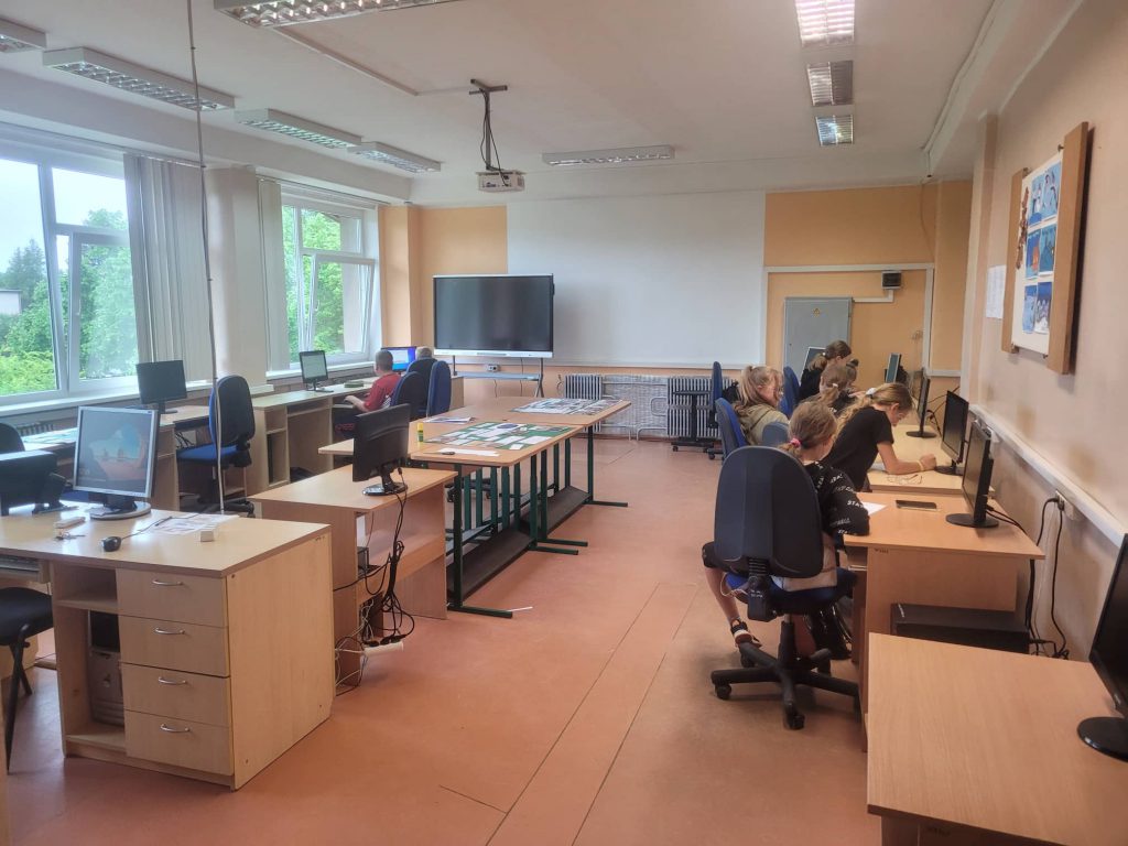 Jungtinis projektas „Pamoka kitaip“ by Pamoka kitaip - Illustrated by Mes iš Pamario krašto. Darnaus vystymosi tikslų siekimas. - Ourboox.com