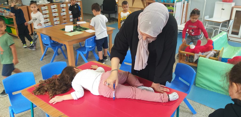 رحلة فنونيه by Fatmesaadi - Illustrated by فاطمه سعدي - Ourboox.com