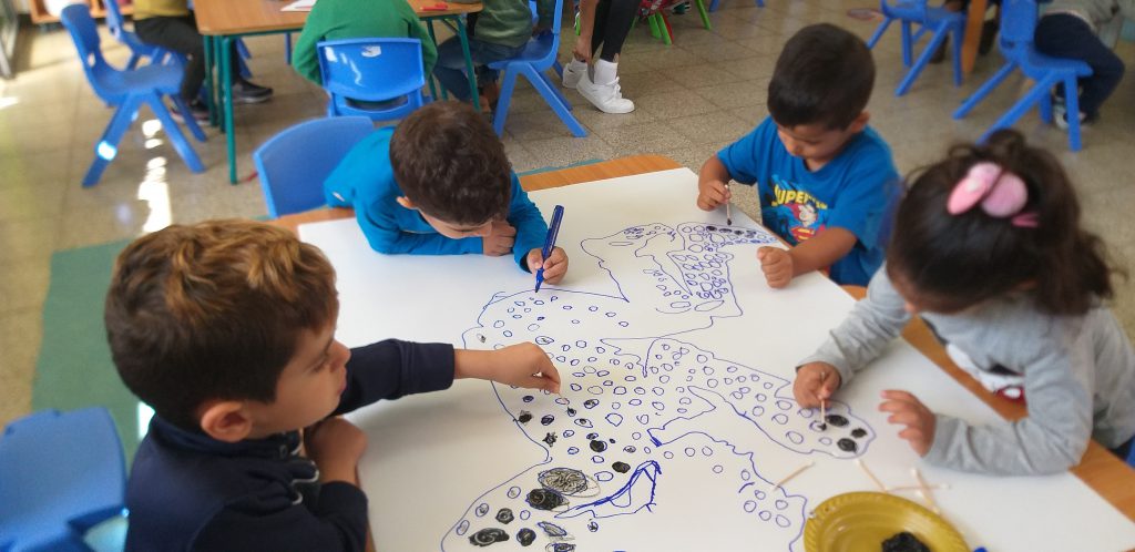 رحلة فنونيه by Fatmesaadi - Illustrated by فاطمه سعدي - Ourboox.com