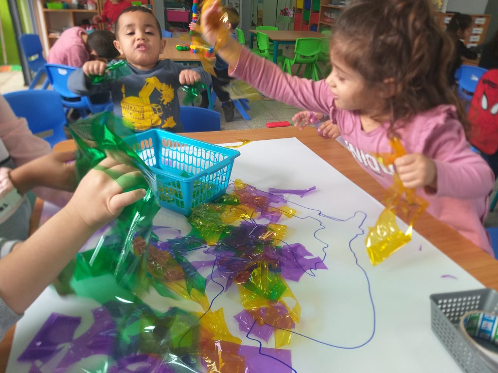 رحلة فنونيه by Fatmesaadi - Illustrated by فاطمه سعدي - Ourboox.com