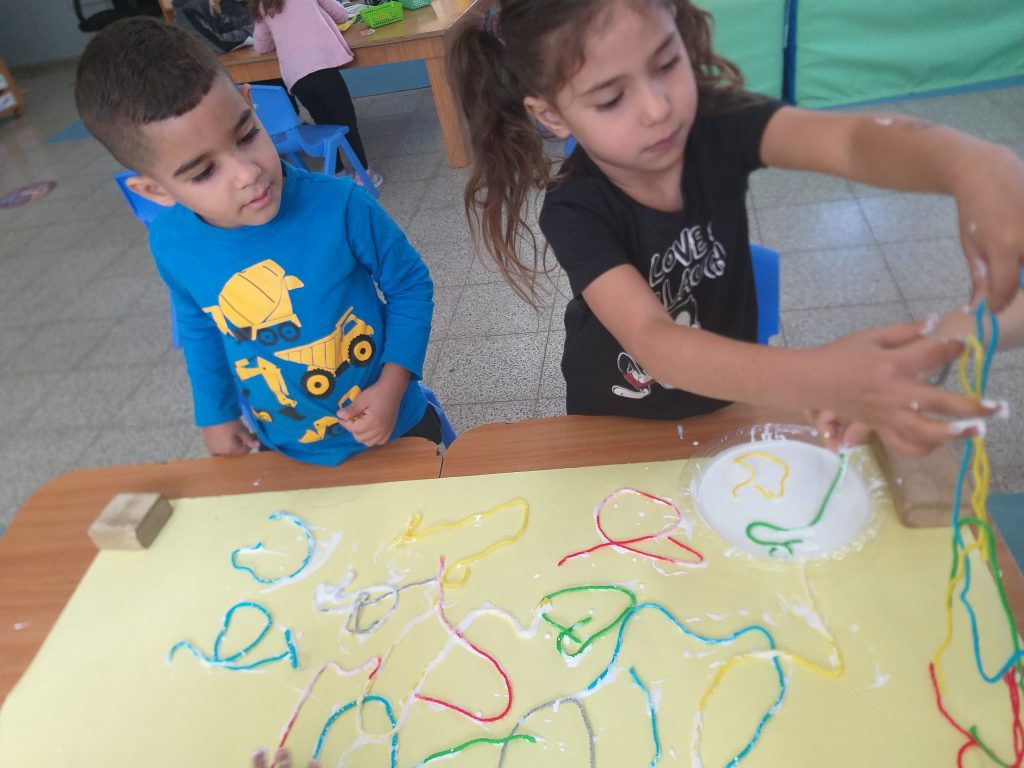 رحلة فنونيه by Fatmesaadi - Illustrated by فاطمه سعدي - Ourboox.com