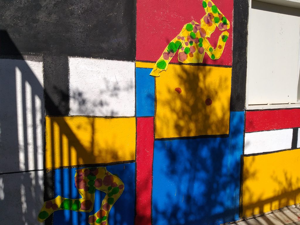 رحلة فنونيه by Fatmesaadi - Illustrated by فاطمه سعدي - Ourboox.com