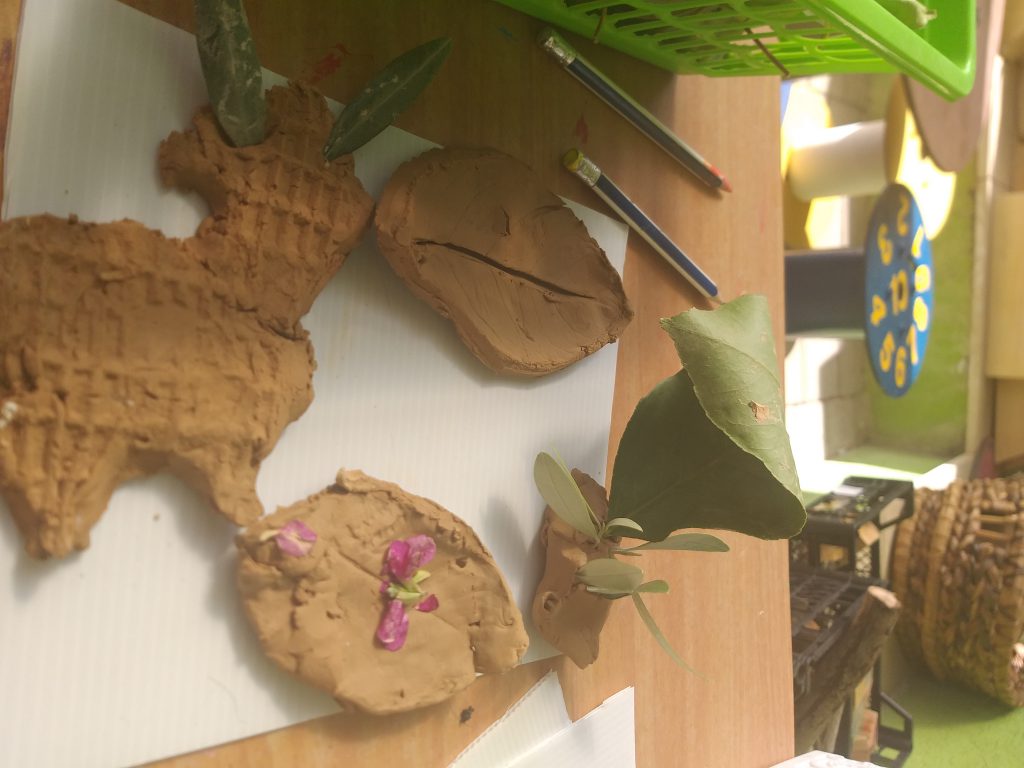 رحلة فنونيه by Fatmesaadi - Illustrated by فاطمه سعدي - Ourboox.com