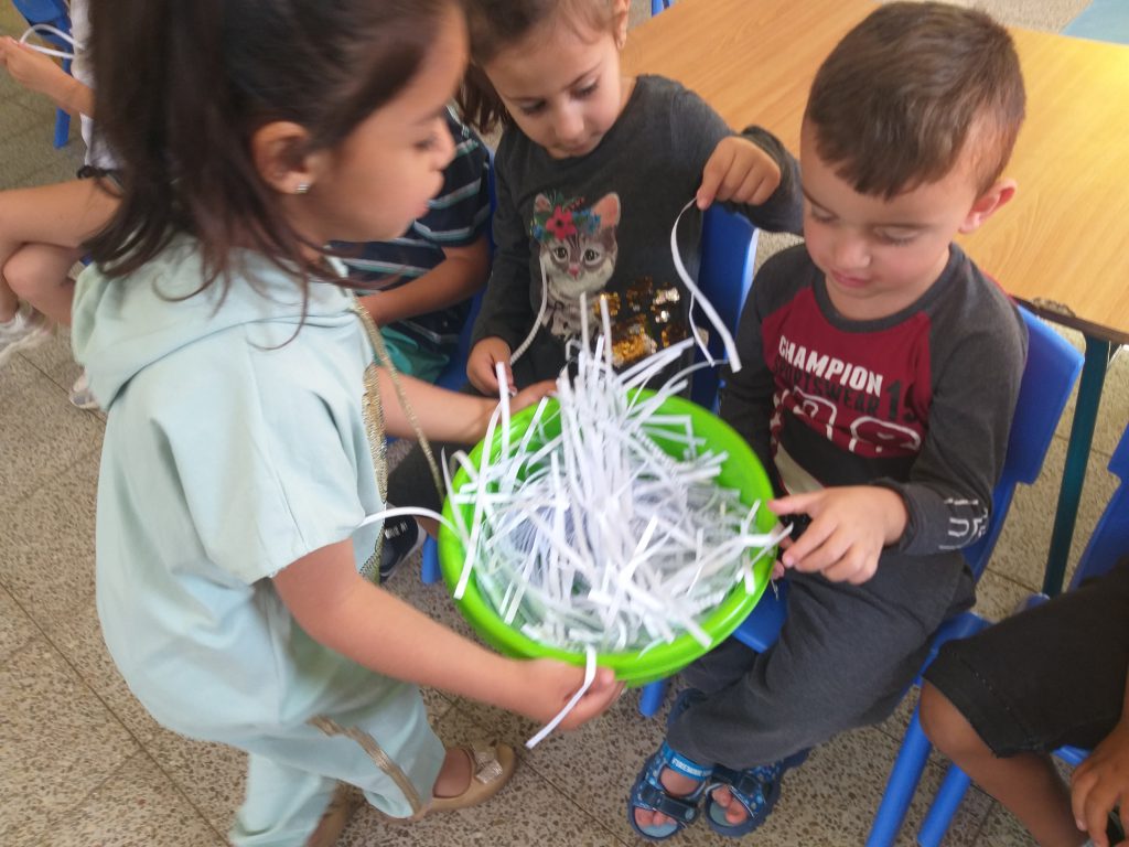 رحلة فنونيه by Fatmesaadi - Illustrated by فاطمه سعدي - Ourboox.com