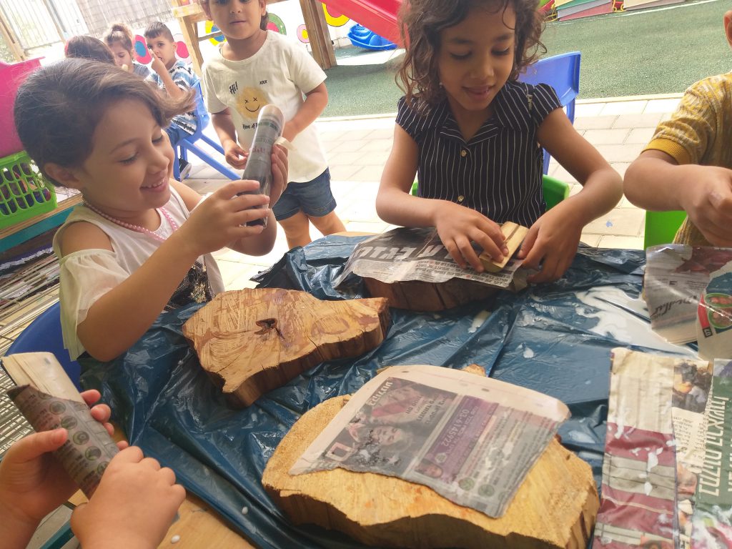 رحلة فنونيه by Fatmesaadi - Illustrated by فاطمه سعدي - Ourboox.com