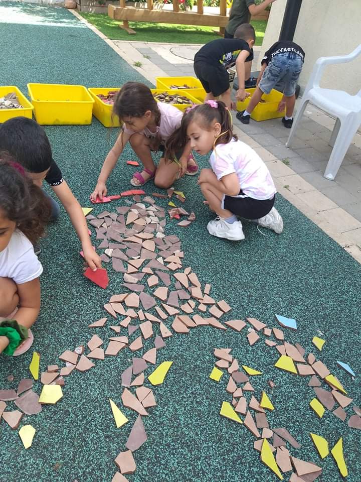 رحلة فنونيه by Fatmesaadi - Illustrated by فاطمه سعدي - Ourboox.com