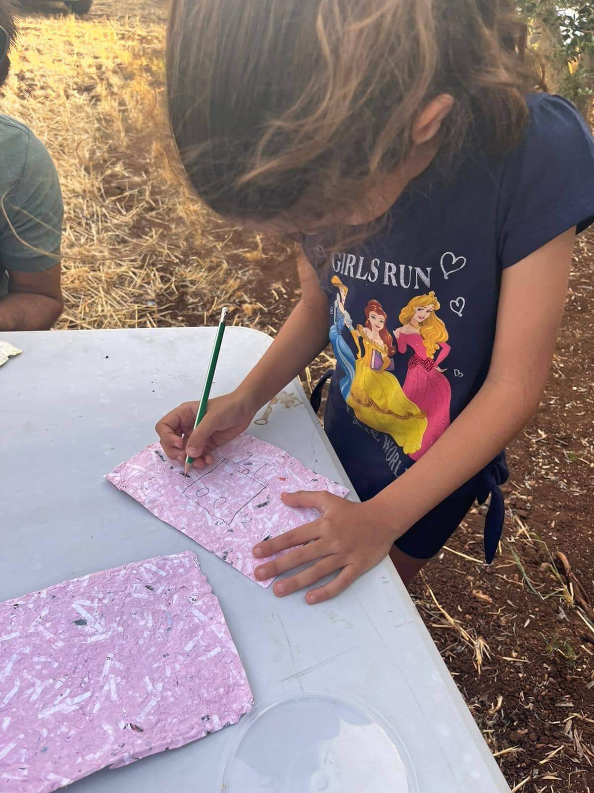 رحلة فنونيه by Fatmesaadi - Illustrated by فاطمه سعدي - Ourboox.com