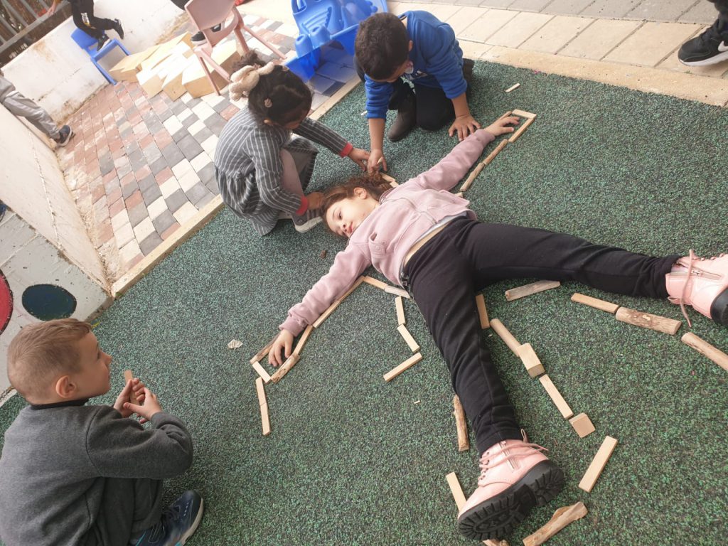 رحلة فنونيه by Fatmesaadi - Illustrated by فاطمه سعدي - Ourboox.com