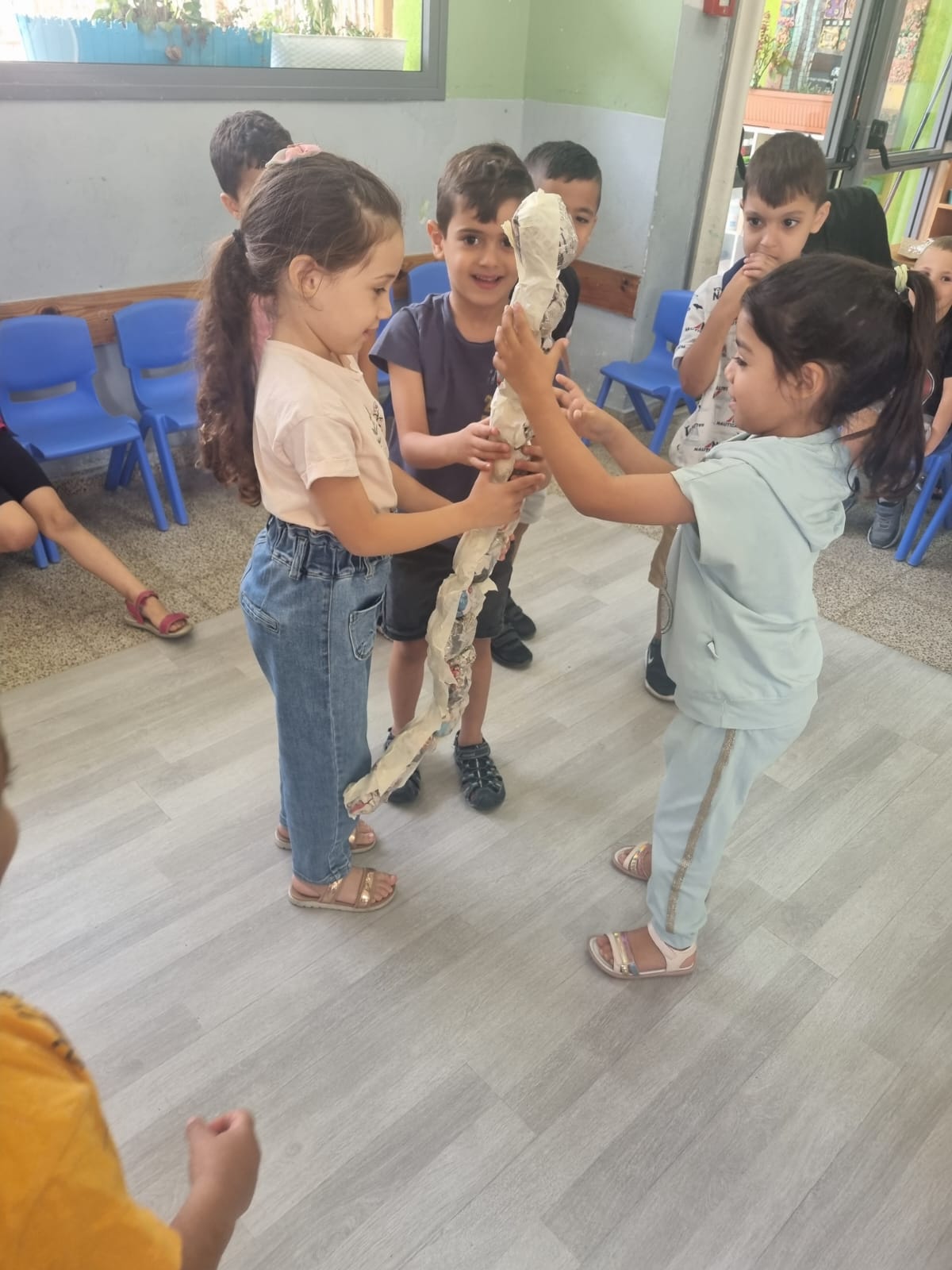 رحلة فنونيه by Fatmesaadi - Illustrated by فاطمه سعدي - Ourboox.com