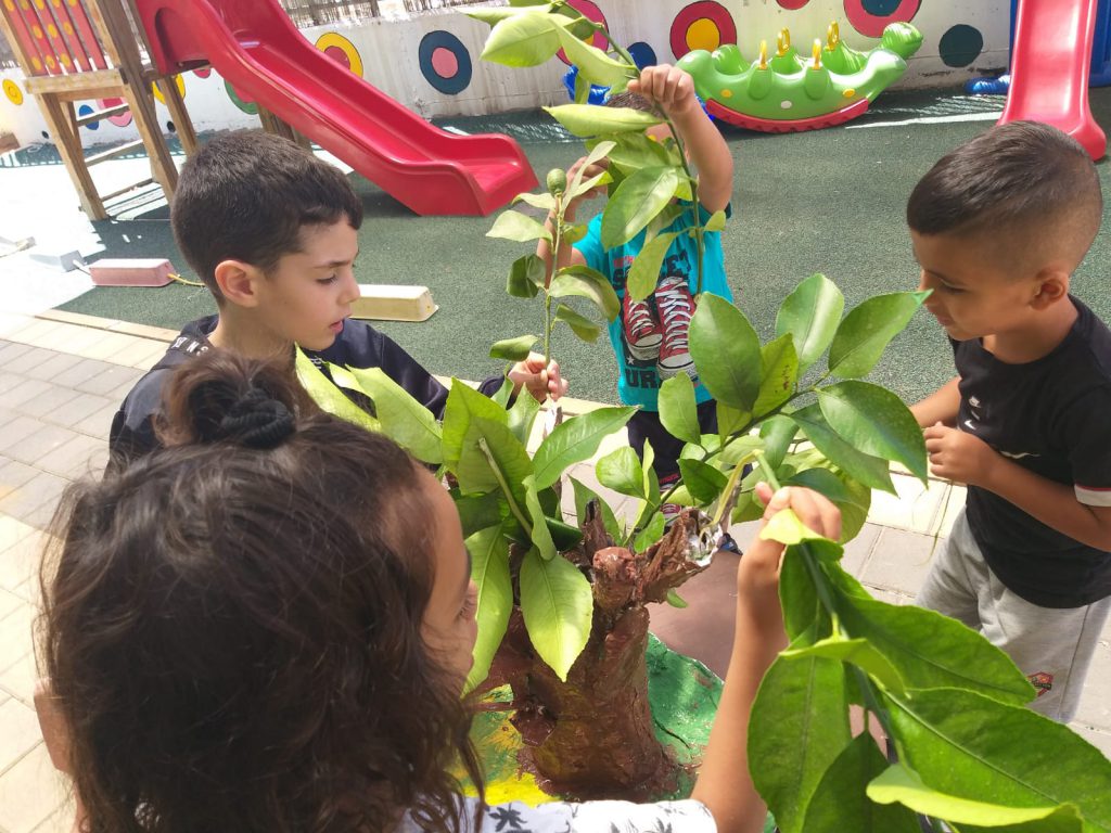 رحلة فنونيه by Fatmesaadi - Illustrated by فاطمه سعدي - Ourboox.com