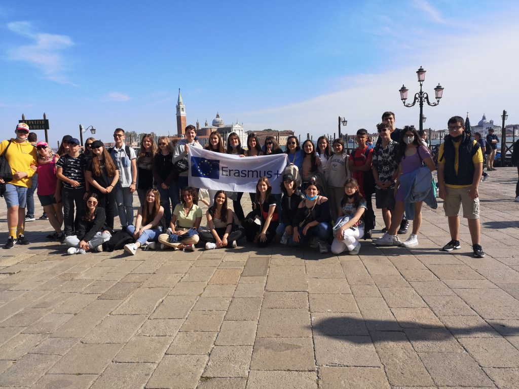 Erasmus by Elena - Ourboox.com