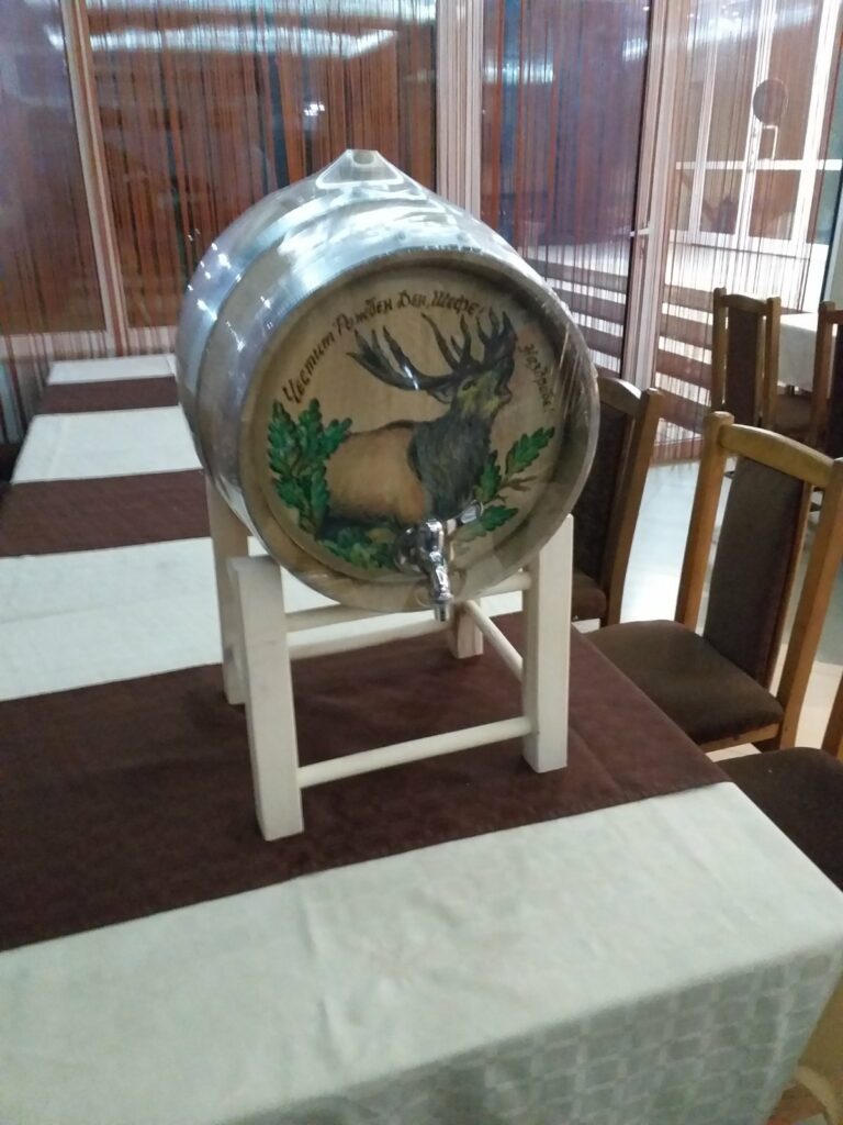 K & S – РАБОТИЛНИЦА ЗА ПРОИЗВОДСТВО И РЕМОНТ НА ДЪБОВИ БУРЕТА. by Tihomir - Ourboox.com