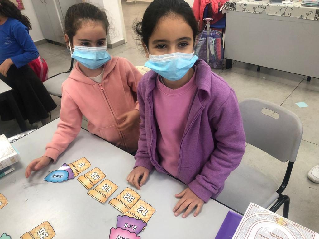 מתמטיכיף ב’ בנות החמודות by maayan shabtay - Ourboox.com