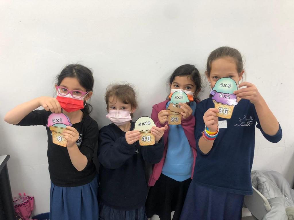 מתמטיכיף ב’ בנות החמודות by maayan shabtay - Ourboox.com