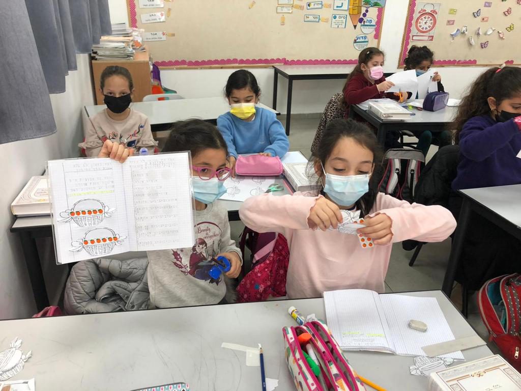 מתמטיכיף ב’ בנות החמודות by maayan shabtay - Ourboox.com