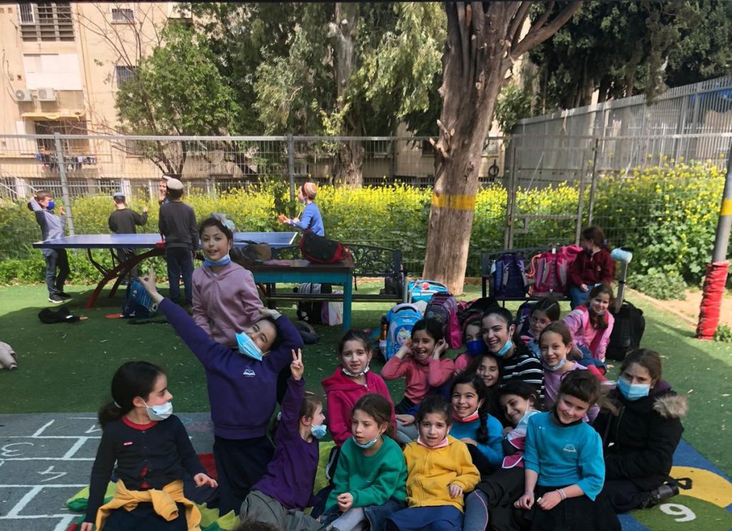 מתמטיכיף ב’ בנות החמודות by maayan shabtay - Ourboox.com