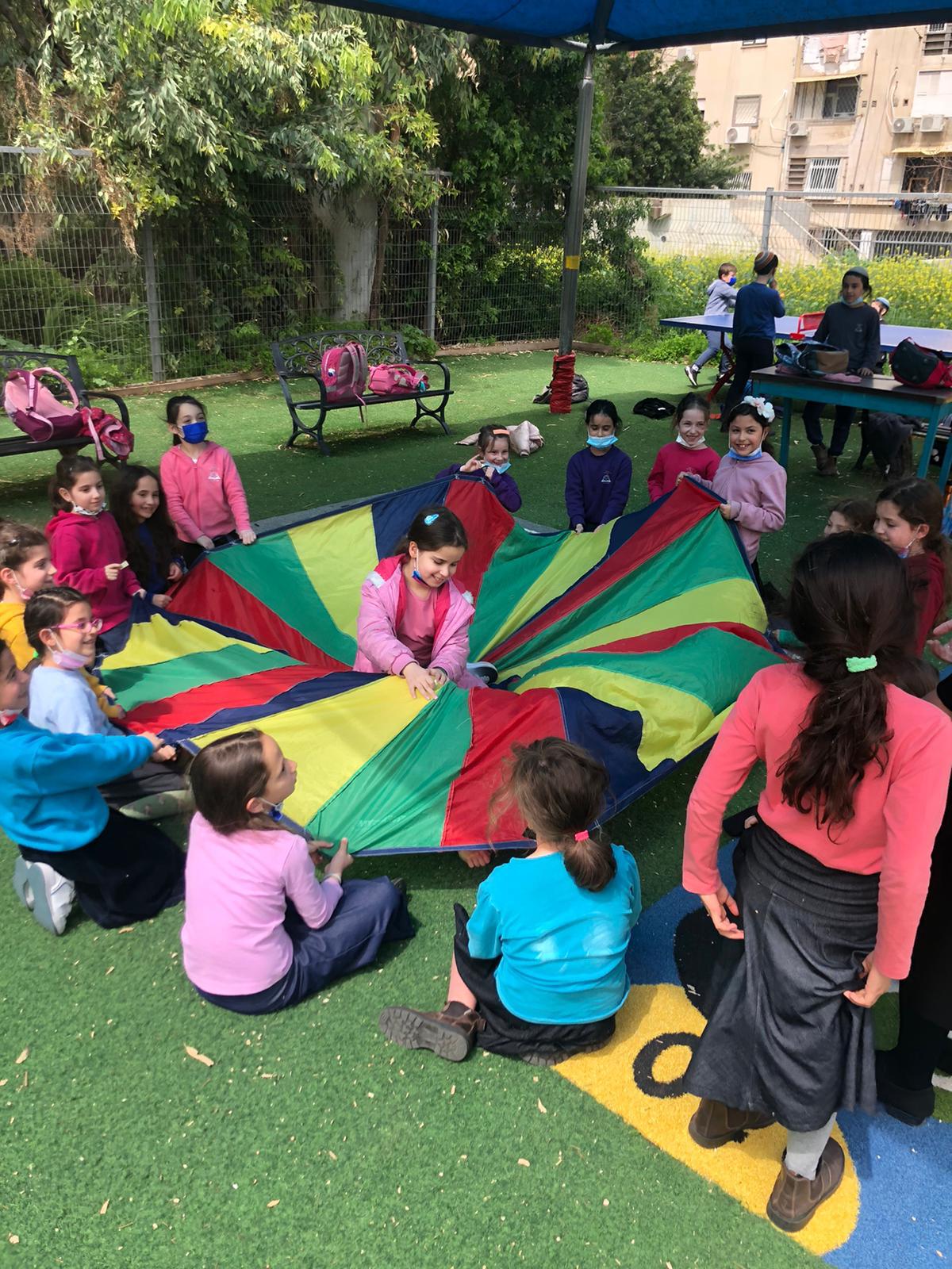 מתמטיכיף ב’ בנות החמודות by maayan shabtay - Ourboox.com